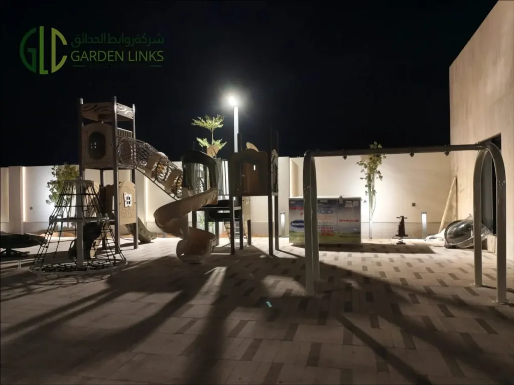 تركيب ألعاب خارجية في العمارية، الرياض، ويشمل زحليقة حلزونية، وبرج تسلق، ووحدة تسلق بالحبال، وهيكل مراجيح.